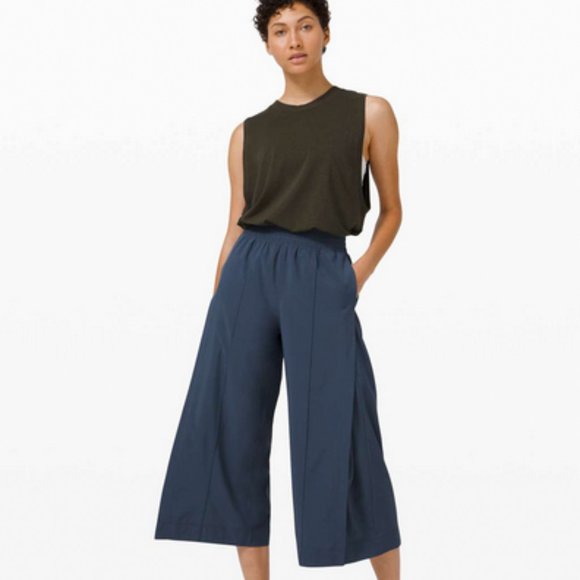 Lululemon Wanderer Culotte Size 6 in Blk - Picture 6 of 8